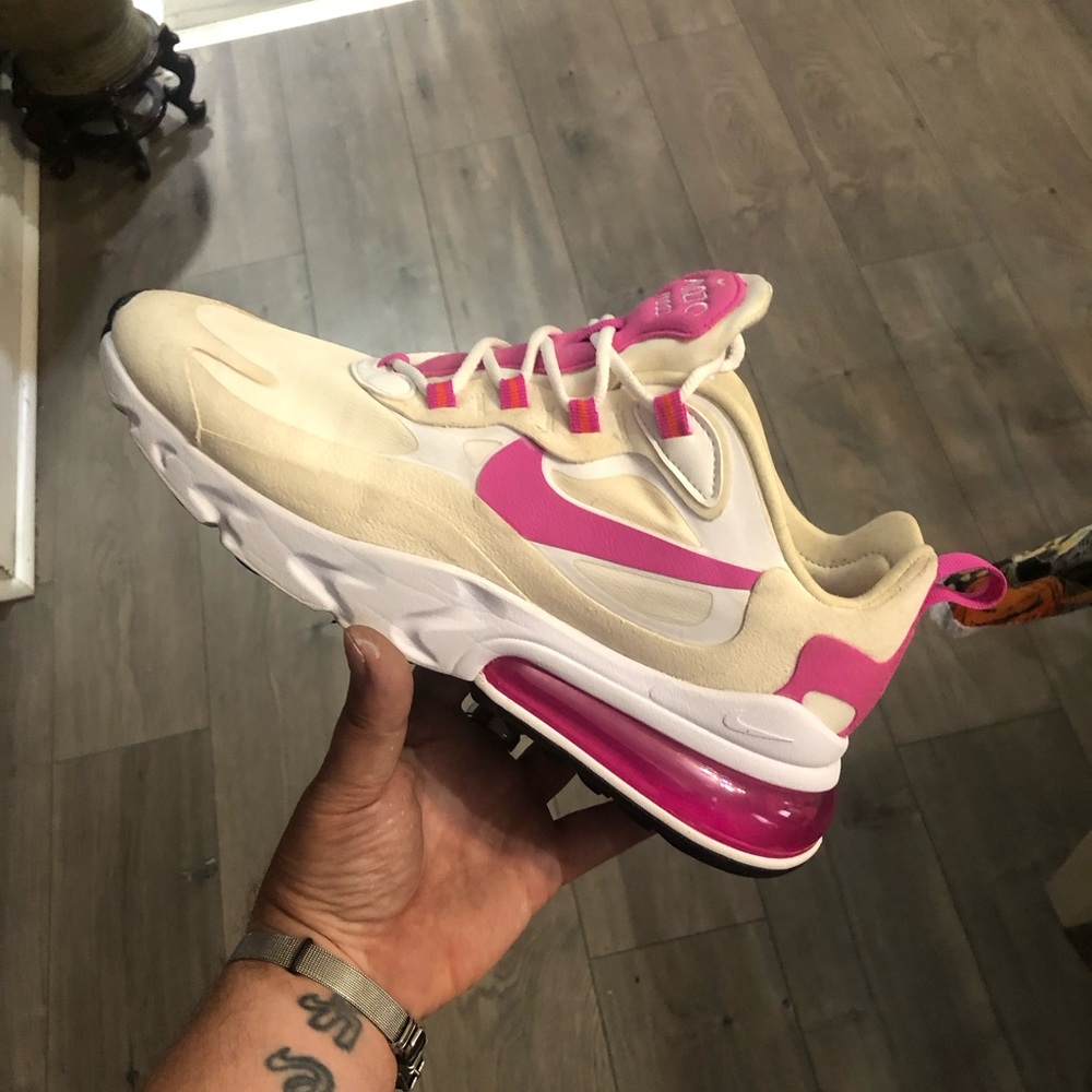 Women’s Nike Air Max 270 React ‘Fire Pink Cream size 10.5